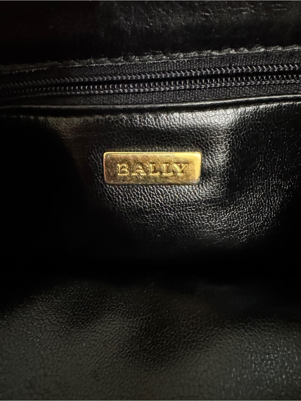 Bally Vintage Black Leather Crossbody Foldover Three Pockets Late 80s-mid 90s - Picture 11 of 16